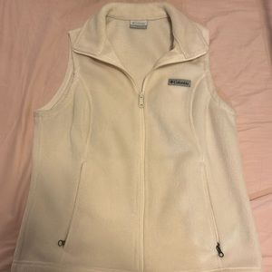 Columbia Vest worn once in great condition.